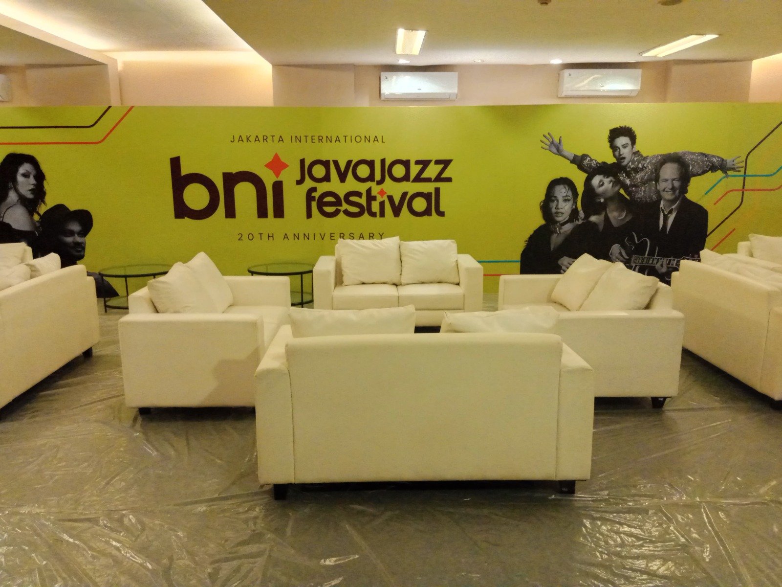 Sewa Sofa Area Harris Hotel and Conventions Summarecon Bekasi — Bekasi Kota
