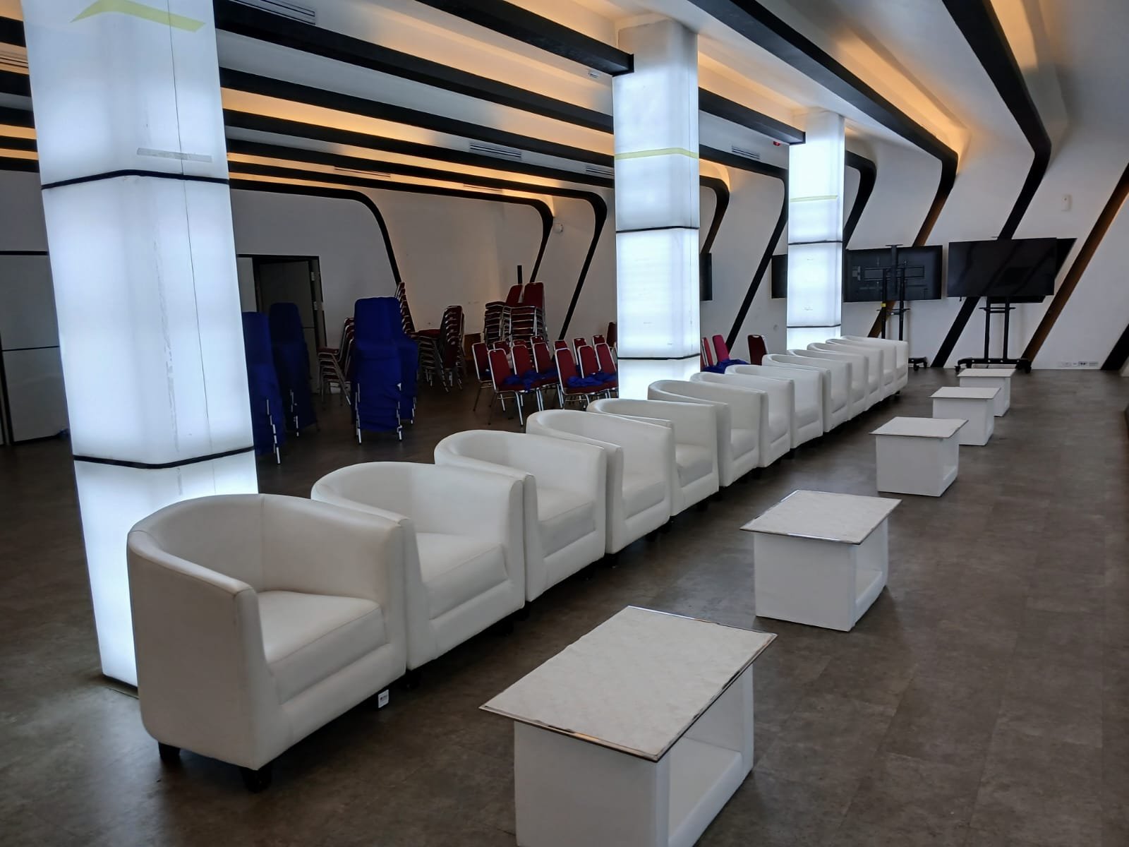 Sewa Sofa Area Santika Premiere Harapan Indah — Bekasi