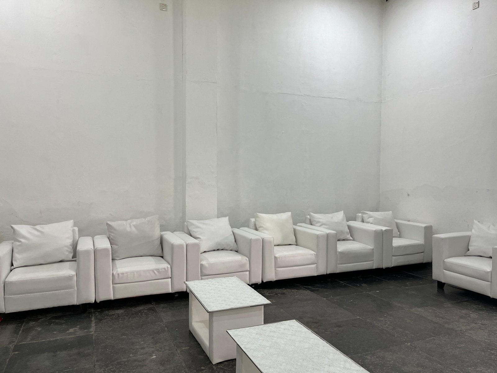 Sewa Sofa Area Universitas Negeri Jakarta (UNJ) Rawamangun