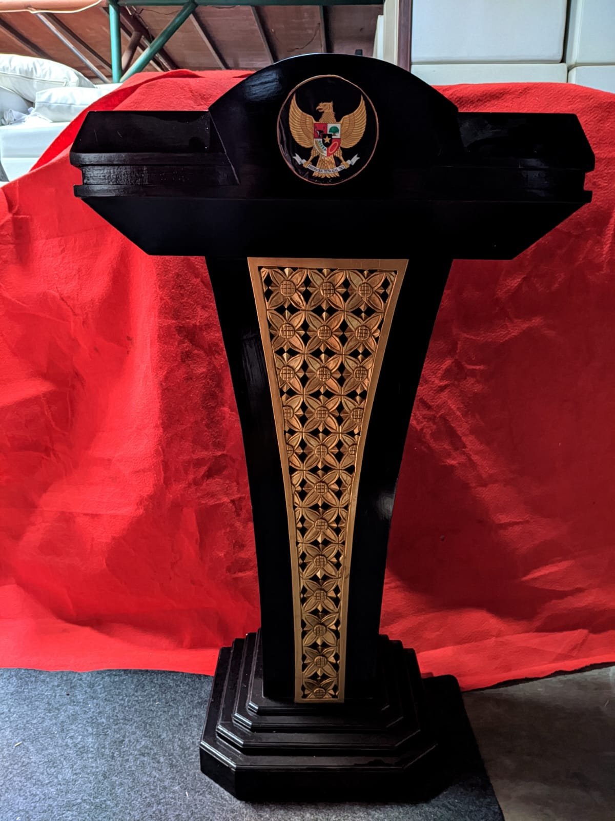 Sewa Podium Elegan dan Siap Digunakan untuk Acara Formal di Palmerah Jakarta Barat